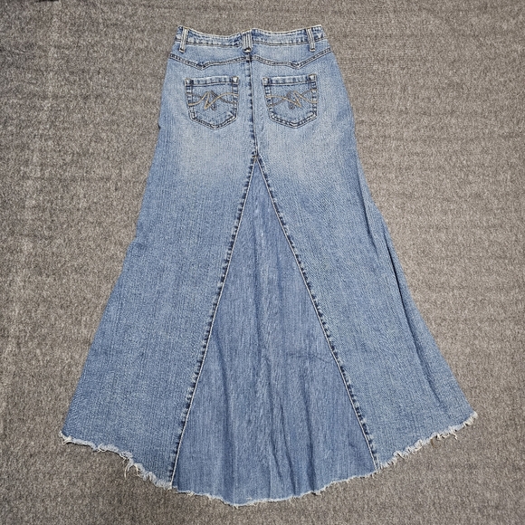 Vintage Y2K l.e.i. Chelsea Low Rise Denim Maxi Skirt. - Picture 2 of 6